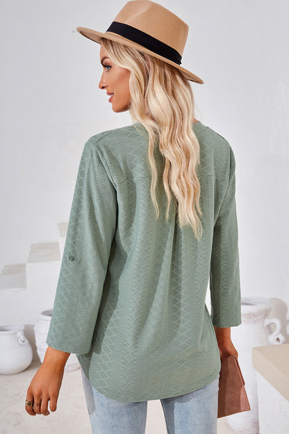 T-Shirt mit gekerbten Ärmeln und Rolllasche