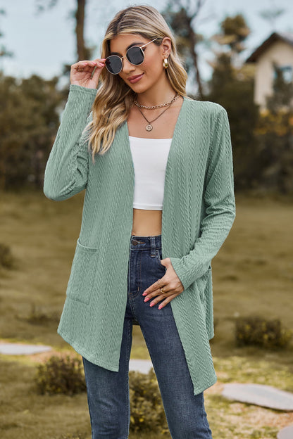 Langärmliger Cardigan mit Zopfmuster und Tasche