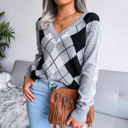 Geometrischer Pullover mit V-Ausschnitt