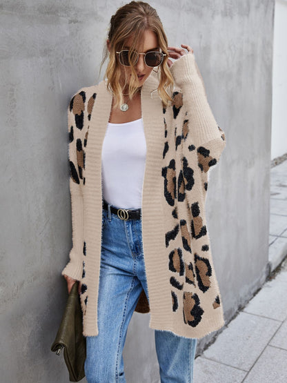 Flauschige Strickjacke mit Leopardenmuster