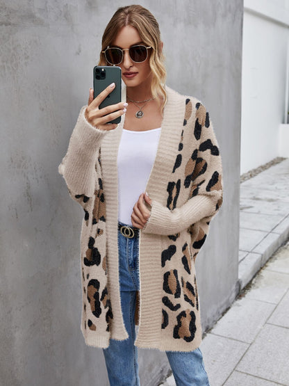 Flauschige Strickjacke mit Leopardenmuster