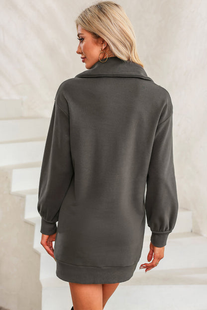Mini-Sweatshirtkleid mit halblangem Reißverschluss und überschnittenen Schultern