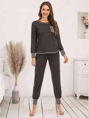 Lounge-Set aus Top und Hose mit Rundhalsausschnitt