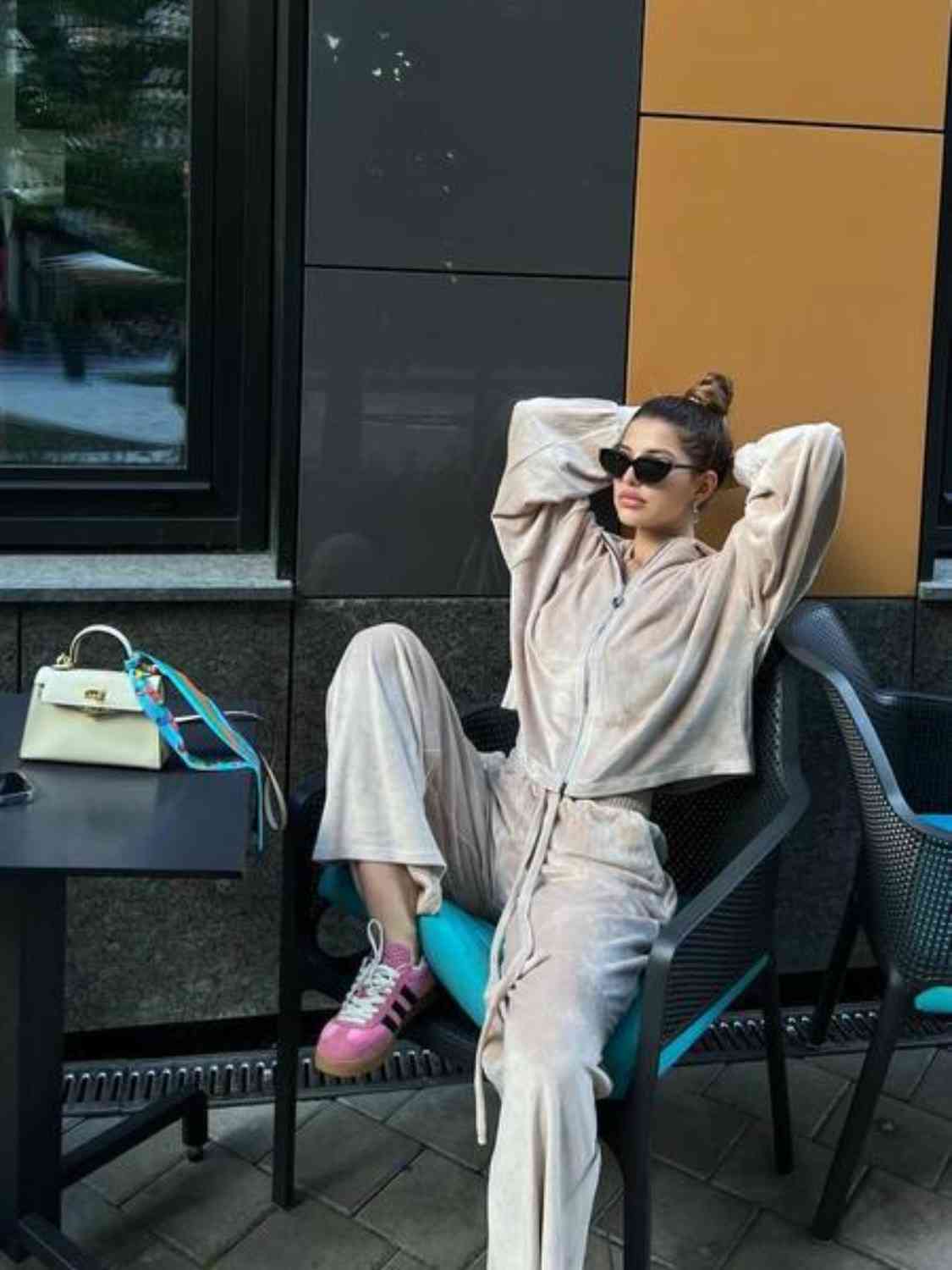 Set aus Jacke und Hose mit Kapuze