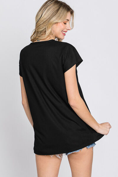 Heimish T-Shirt in voller Größe mit Knopfleiste vorne und V-Ausschnitt, kurzärmelig