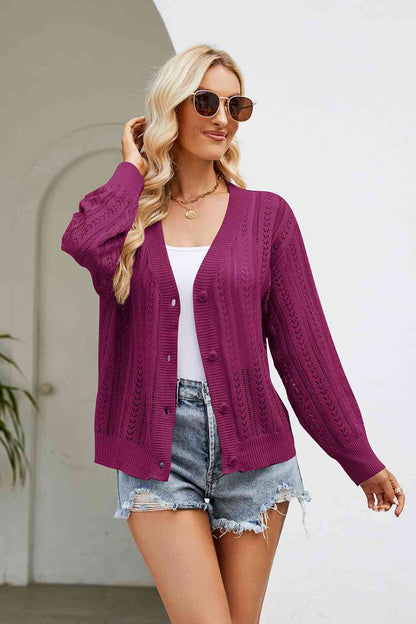 Strickjacke mit V-Ausschnitt und durchbrochener Knopfleiste vorn