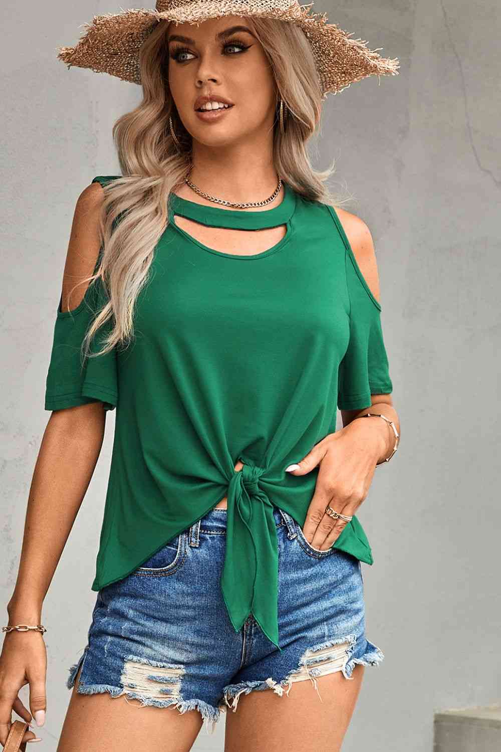 Cut-out-Oberteil mit Cut-outs und Knotendetail
