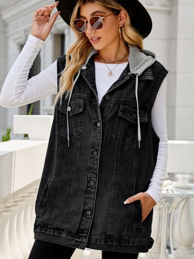 Ärmellose Jeansjacke mit Kordelzug, Taschen und Knopfleiste