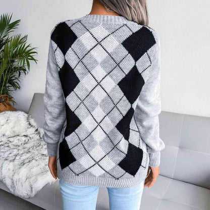 Geometrischer Pullover mit V-Ausschnitt