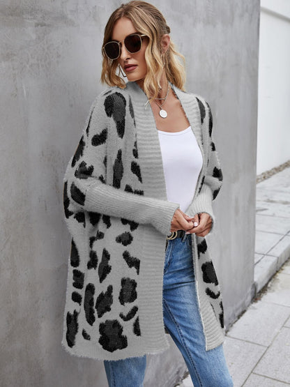 Flauschige Strickjacke mit Leopardenmuster