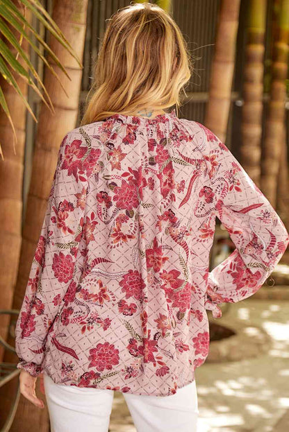 Bluse mit Blumenmuster und Volantärmeln am Kragen