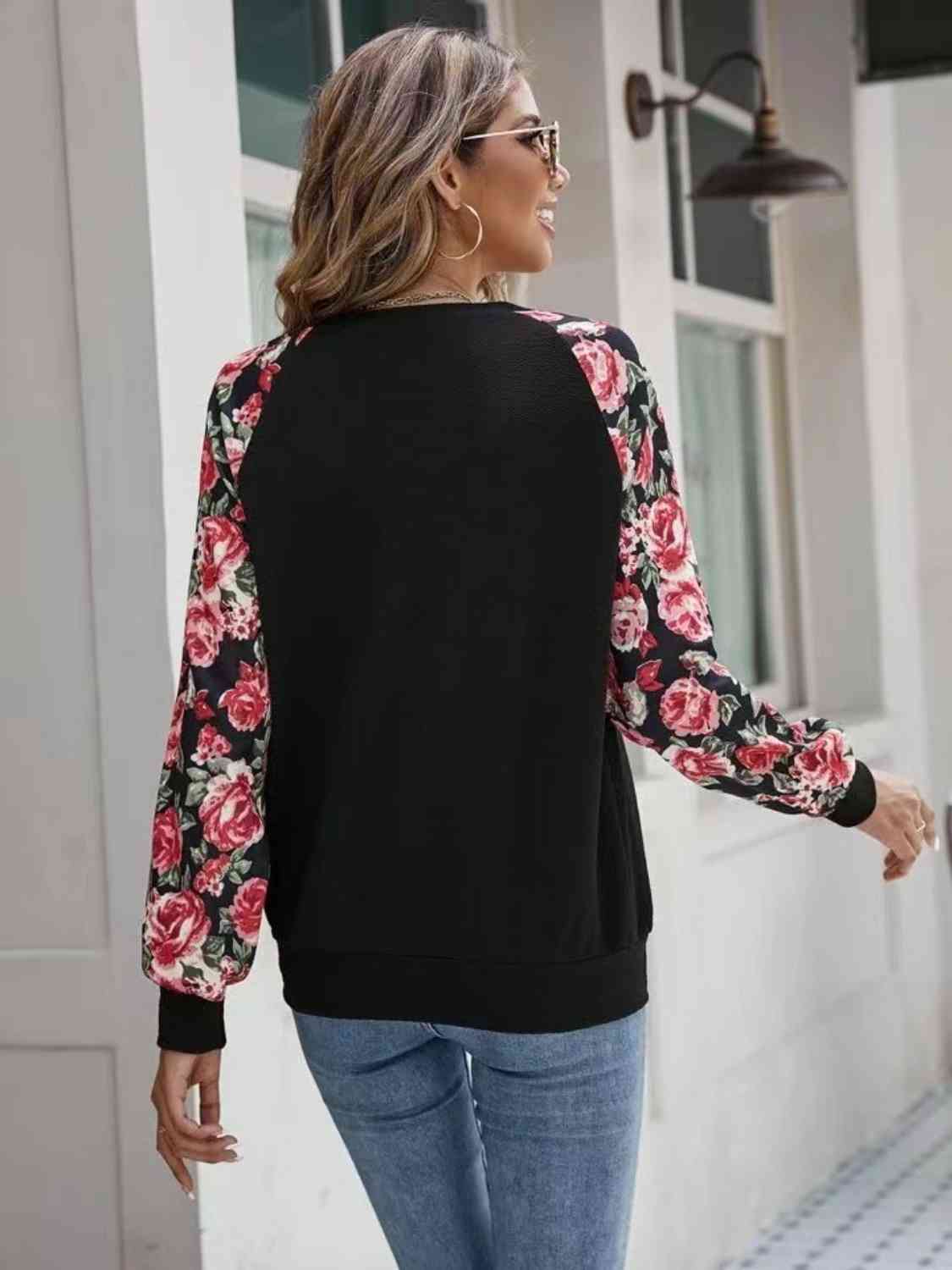 Sweatshirt mit Rundhalsausschnitt und Raglanärmeln im Blumenmuster