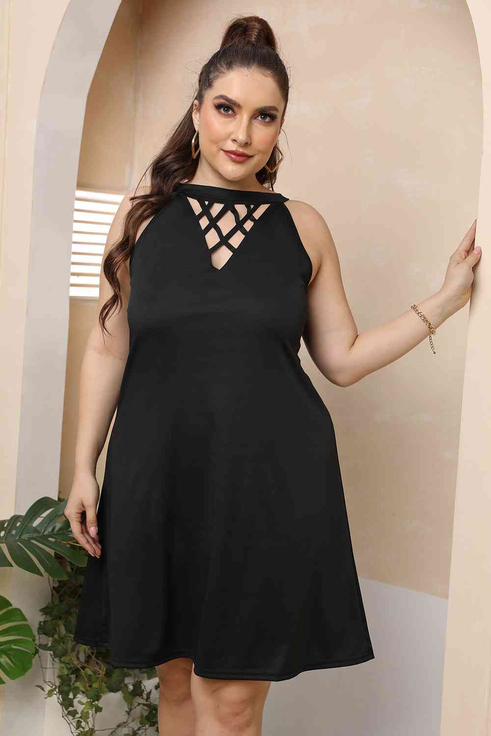 Plus Size Kleid mit Rundhalsausschnitt und Cut-Outs