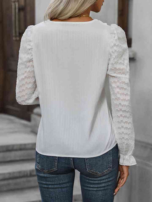 Bluse mit V-Ausschnitt und Volantärmeln