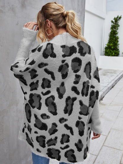 Flauschige Strickjacke mit Leopardenmuster