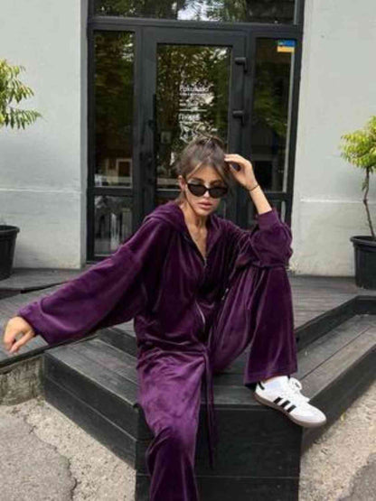 Set aus Jacke und Hose mit Kapuze