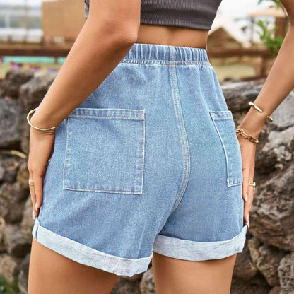 Jeansshorts mit hoher Taille und Kordelzug und Taschen